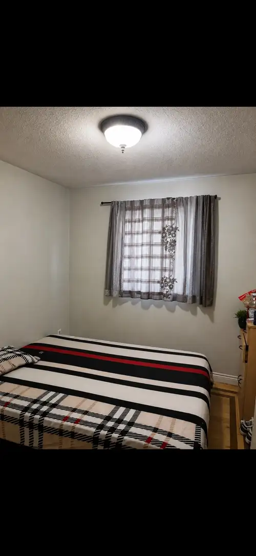 Big Bright private room at the main floor for 1 person .*PRIVATE ROOM FOR RENT* *ROOM * $670 ✅Utilit...