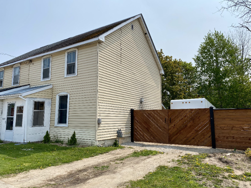 Great starter home or DIY!!! 3 Bed, 1 Bath Owen Sound Houses for