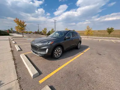2020 Ford Escape Hybrid Titanium No Accidents - Black leather interior - Heads up display - Bang and...