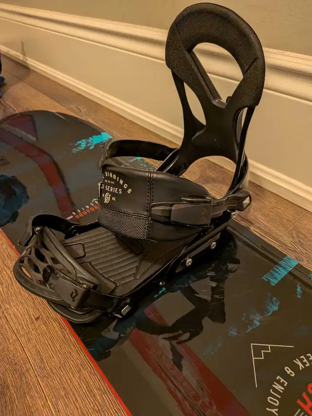 Snowboard and accessories in Snowboard in Mississauga / Peel Region - Image 10