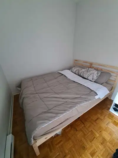 Lit et matelas à vendre Quasi neuf, View more