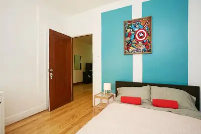 À louer du 1er janvier jusqu'au 30 Mai 2025! ==== LA CHAMBRE==== Chambre 4: 11m2. Située entre la sa...