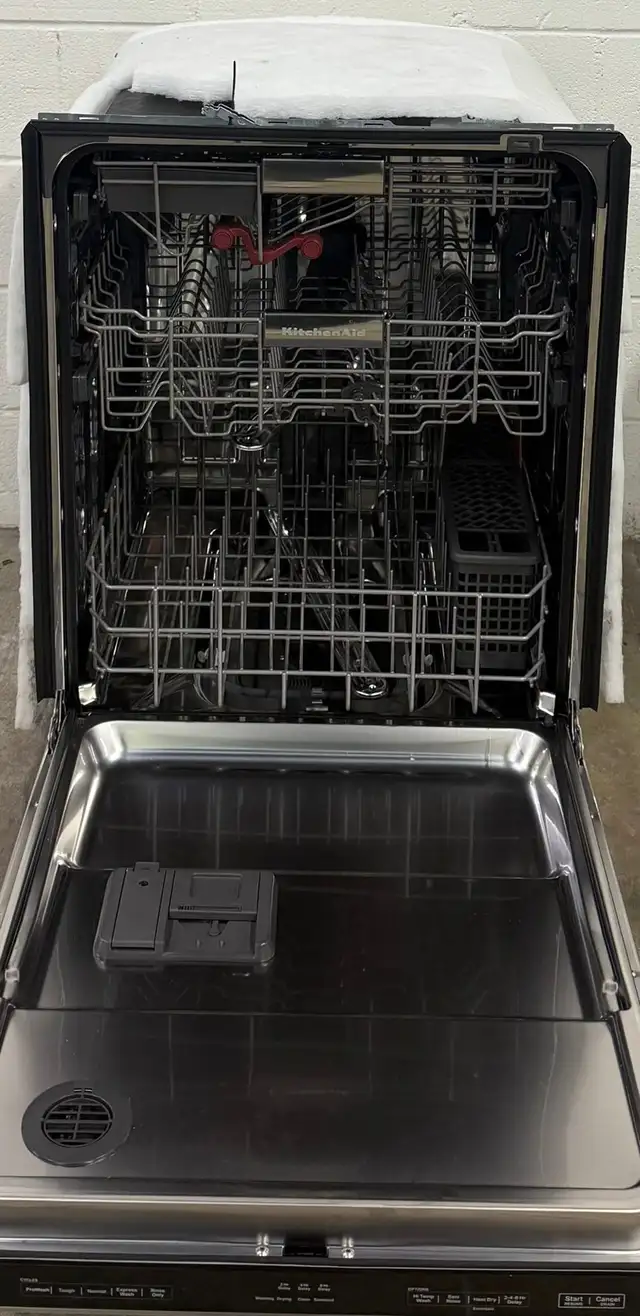 Dishwasher “KITCHEN AID” 24 inch  in Dishwashers in City of Toronto - Image 3