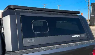 Smart cap Evo sport. Original South African made. With Rhino Rack. Came off a 2022 Gmc Sierra 1500....