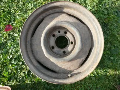 4 jantes acier 15" x 5½",,boltpattern 5 x 108mm x 70mm,,fait sur chrysler et dodge et aussi pour tra...