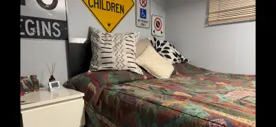 AAAAAA-1 Room for Rent-TMU or George Brown College Students