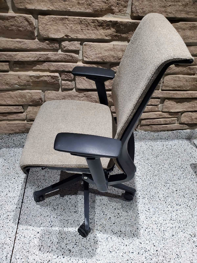 Steelcase Think Office Chair in Chairs & Recliners in Mississauga / Peel Region - Image 4
