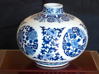 Vintage large Bombay handcarved blue porcelain vase high quality
