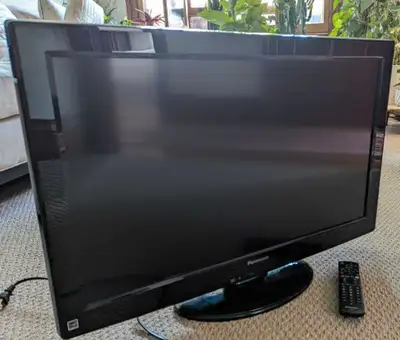 TV Panasonic 32" Frame 36" diagonal, View more