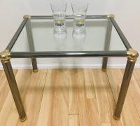 Table d’appoint Laiton doré vintage verre 16x20x16”h 
