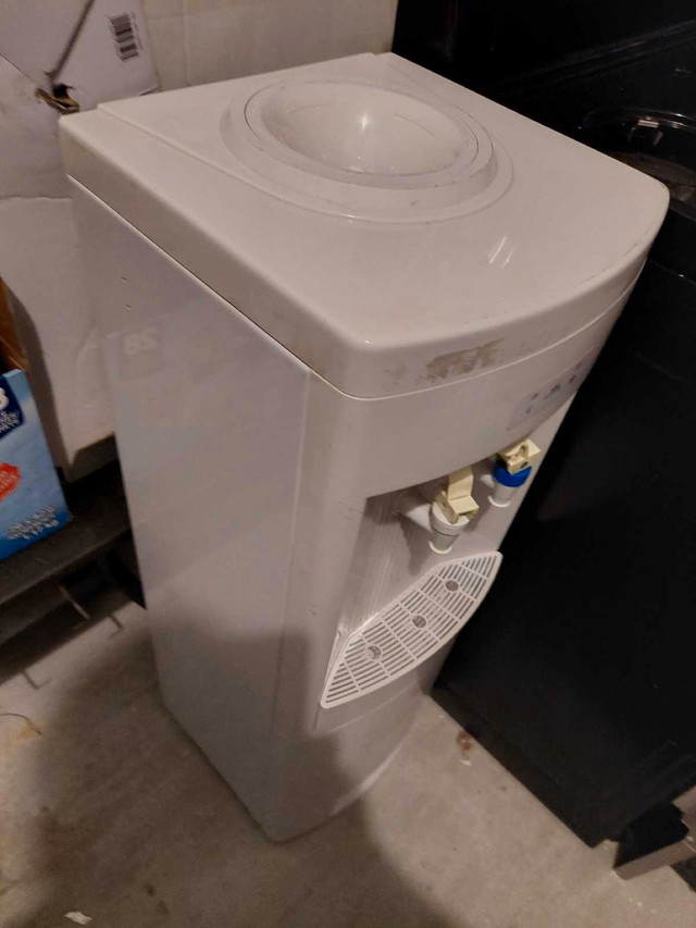 Top Loading Water Dispenser with Cold in Other in Ottawa - Image 2