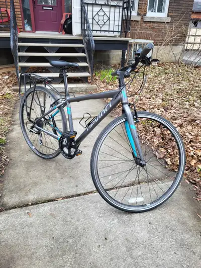 Vélo hybride Devinci St Tropez pour femme. Taille petit. Bonne condition. Incluant béquille, porte b...