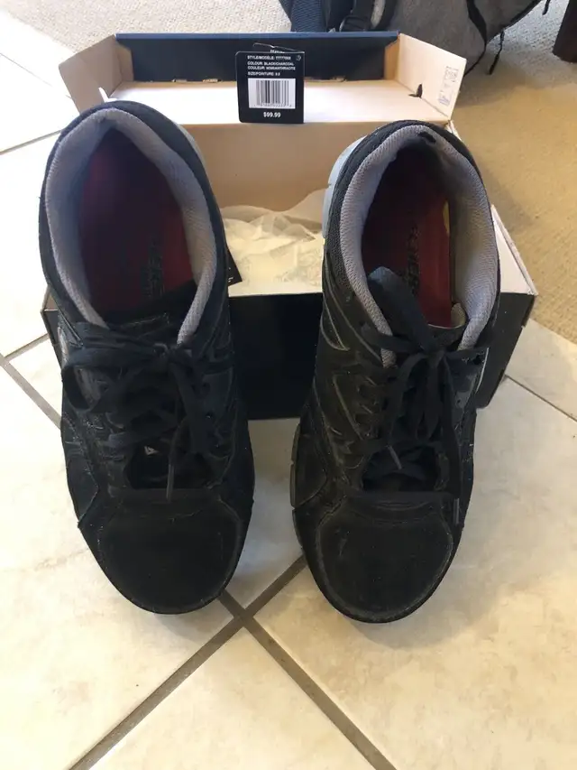Sketchers safety shoes in Men's Shoes in Oakville / Halton Region - Image 5