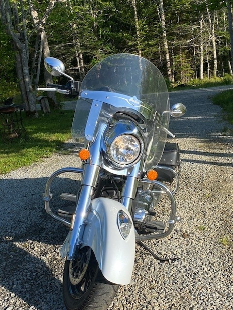 2016 Indian Chief Classic - Pearl White – Low mileage 13,298 kms in Street, Cruisers & Choppers in Yarmouth - Image 4