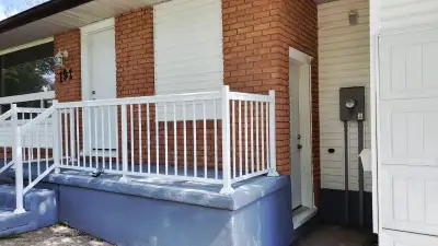 FREE 1 MONTH RENT! Renovated & Furnished Student Rental – Near CC, UW & WLU 191 Cedarbrae Ave, Water...