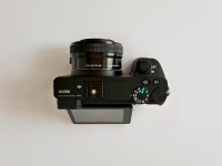 Sony a6500, E PZ 16-50mm, charger, 3 batteries