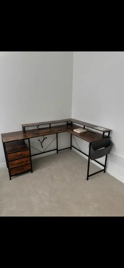 Office desk Great condition , barely used. Moving into an apartment no space for it.