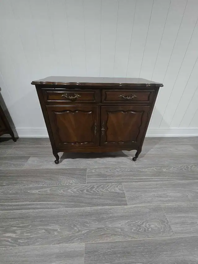 Malcolm Furniture China Cabinet and matching side table. in Hutches & Display Cabinets in Mississauga / Peel Region - Image 6