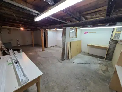 À qui la chance! Grand atelier d'artiste dans St-Roch/St-Sauveur. Disponible dès maintenant. Un stat...