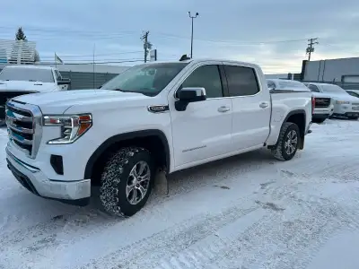 2021 GMC SEIRRA IN MINT SHAPE . LOW KM / TONNEAU COVER/ ALL FLUIDS REPLACED / NEW BRAKES . 5.3 v8 /A...