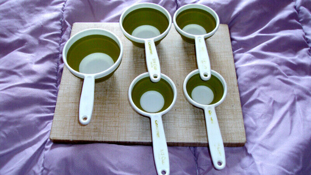 STARFRIT 5-PIECE COLLAPSIBLE MEASURING CUP SET in Kitchen & Dining Wares in Mississauga / Peel Region - Image 2