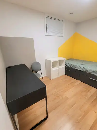 For 1 person only Private separate entrance Shared washroom and kitchen $800/month – all inclusive (...