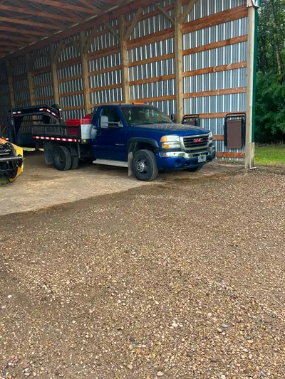8.1l gas with Allison auto ac cr tilt pw pl 8x10’ flat deck with hidden goose hitch no rust low kms...