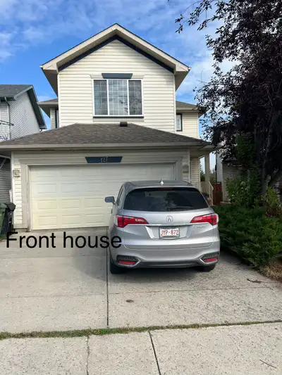 Excellent detached 4 bd and 3.5 bath with 2 cars garage for Rent