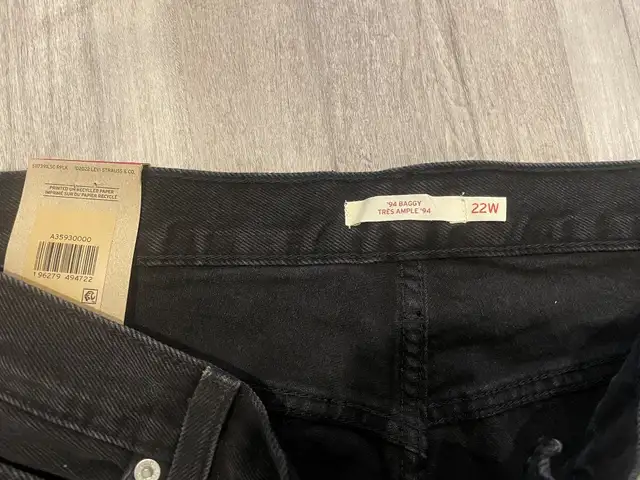 *NWT (Reg. $100)* Levi's Women's 94 Baggy Jeans (Sz 22W) in Women's - Bottoms in Markham / York Region - Image 7