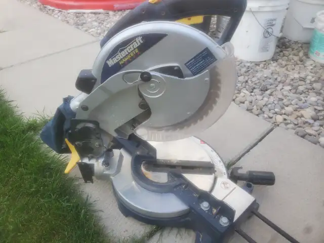 Master Craft 10" Bevel Miter Saw in Power Tools in Calgary - Image 4