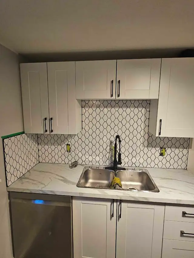 Tile installer423857127100272644