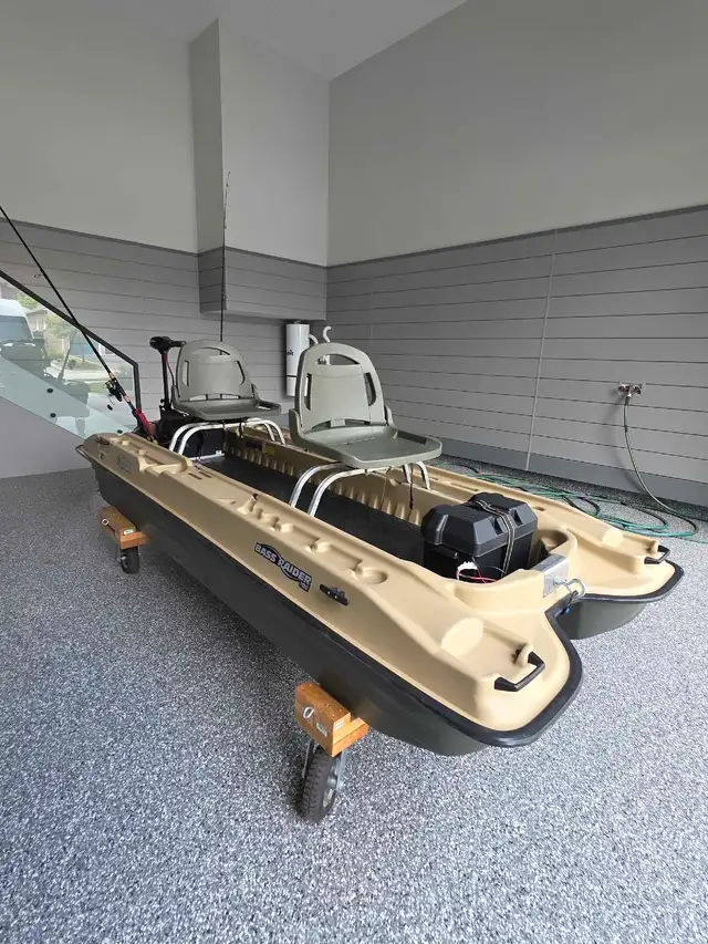 Fishing boat with Electric motor 62863257816194124