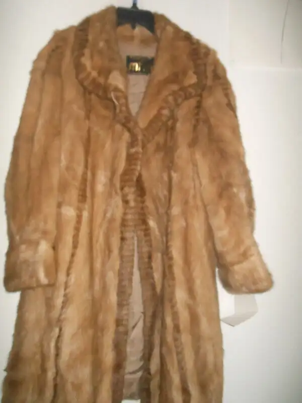Mink coat in Women's - Tops & Outerwear in City of Montréal - Image 5