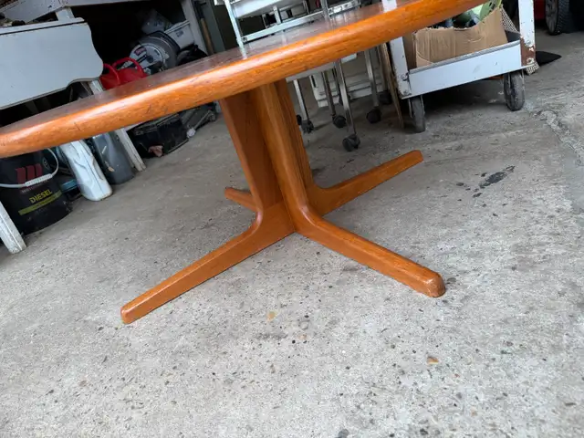 Mcm round teak coffee table in Coffee Tables in Edmonton - Image 4