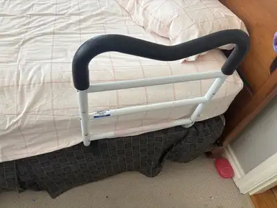 Bedside Rails, Contoured Bed Rail with Multiple Gripping Positions, Black/White, Protect your love o...