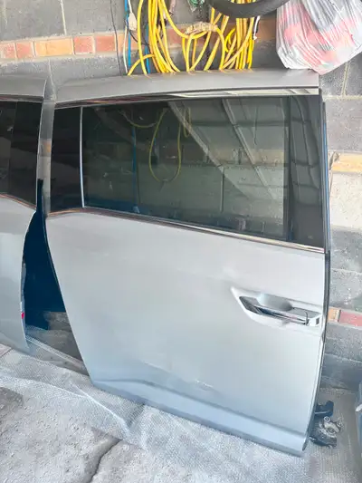 Alabaster Silver Metallic (NH-700M) Passenger Power Automatic Sliding Door. Everything Works No Prob...