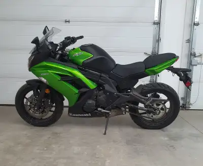 Original owner of this low mileage premium condition Ninja 650. Only 1810 Km. Always stored inside h...