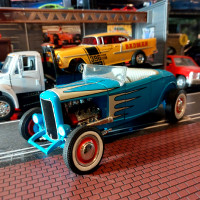 DIECAST CARS & TRUCKS 1:18 FORD