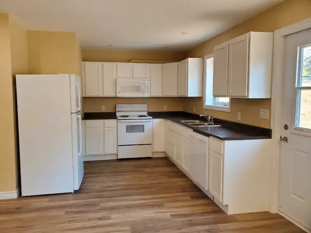2 bed 1 bath semi63860084735363120
