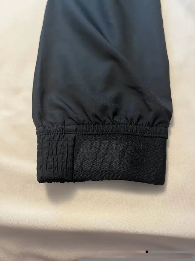 Nike Jogger Pants- size Small in Women's - Bottoms in Barrie - Image 4