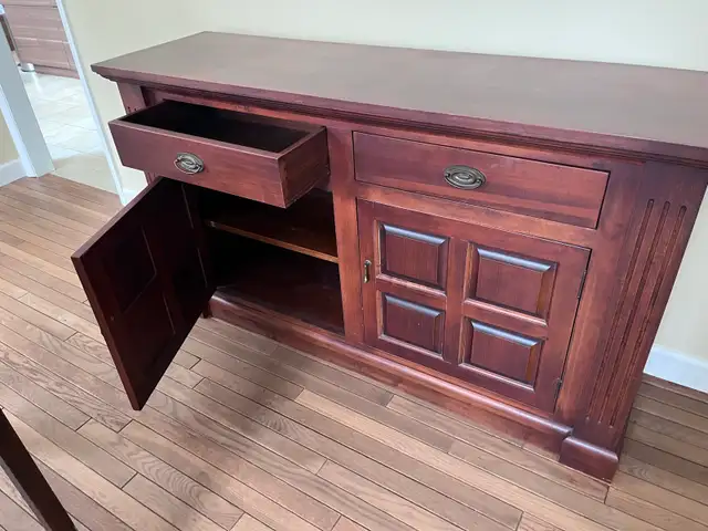 sideboard /. buffet in Dining Tables & Sets in Bedford - Image 3