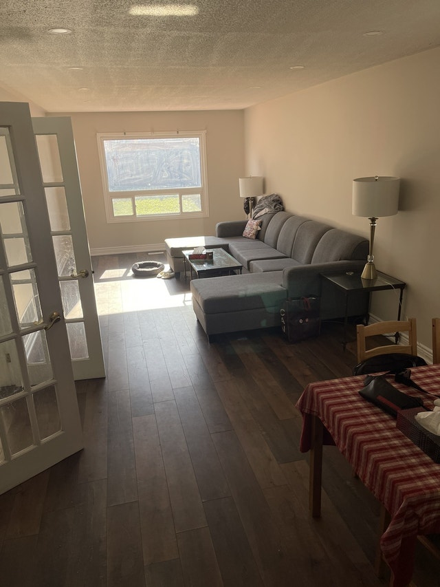 Room for rent in Brampton! Female only. Room Rentals & Roommates