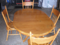 DINETTE TALBE AND CHAIRS