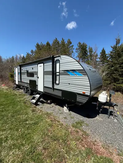 Sleeps 10 | Bunkhouse | Turn-Key | Loaded Clean, modern, and fully set up—this family bunkhouse trai...