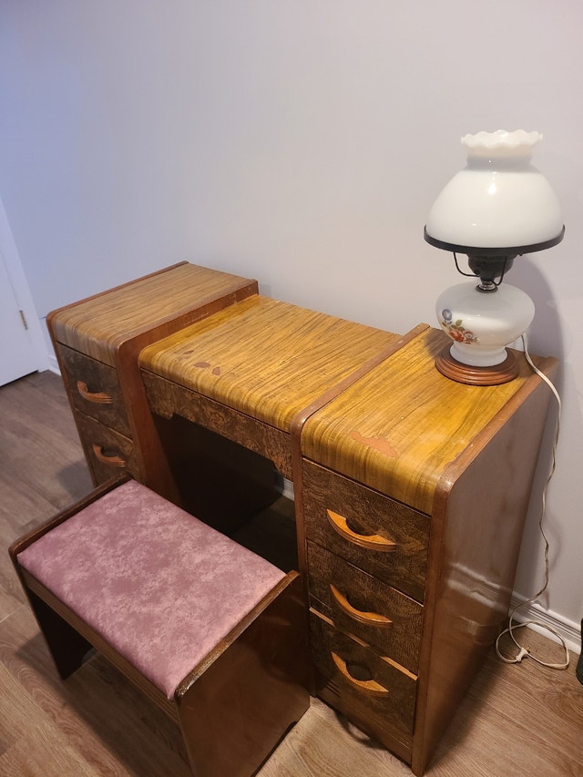 Meubles antiques Ensemble de chambre à donner! Lits et matelas