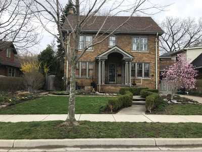 Luxury Basement Apartment, Fully Furnished, Beautiful Old North Neighbourhood • NB. This apt. is ful...