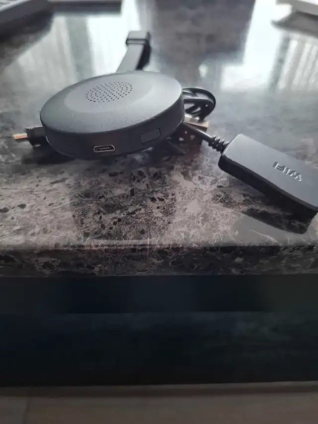 Media Streaming Adapter  in Video & TV Accessories in Ottawa - Image 3