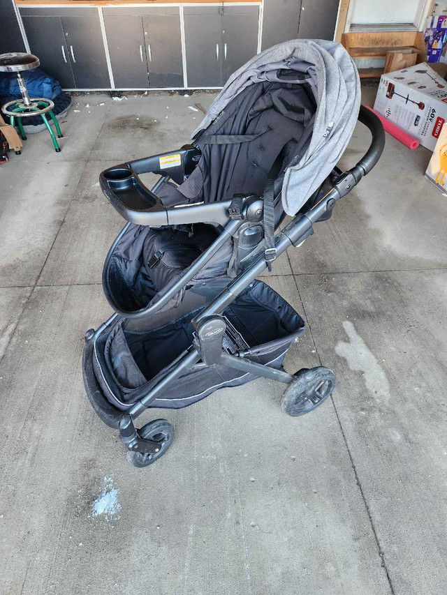 Graco Travel System and Extra Base in Strollers, Carriers & Car Seats in Saskatoon