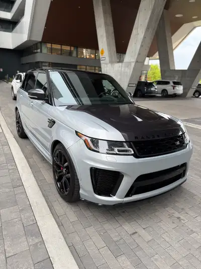 Range Rover SVR ! No accident , Clean Carfax ✅ The truck is absolutely Flawless Lonian Silver on Bla...