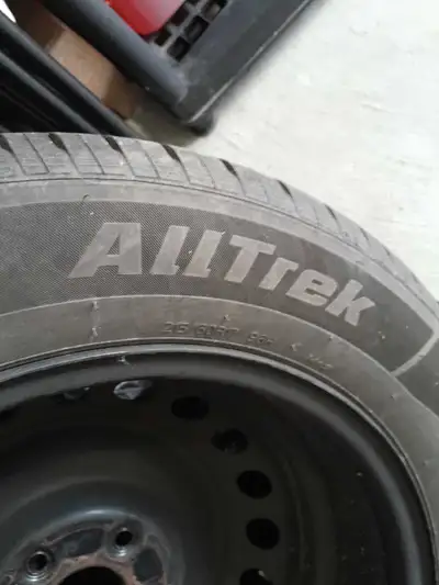 * SET OF ALL SEASONTIRES & RIMS WITH ALL 4 NEW TIRE PRESURE SENZORS. ALL TIRES ARE ALREADY BALANCE!!...